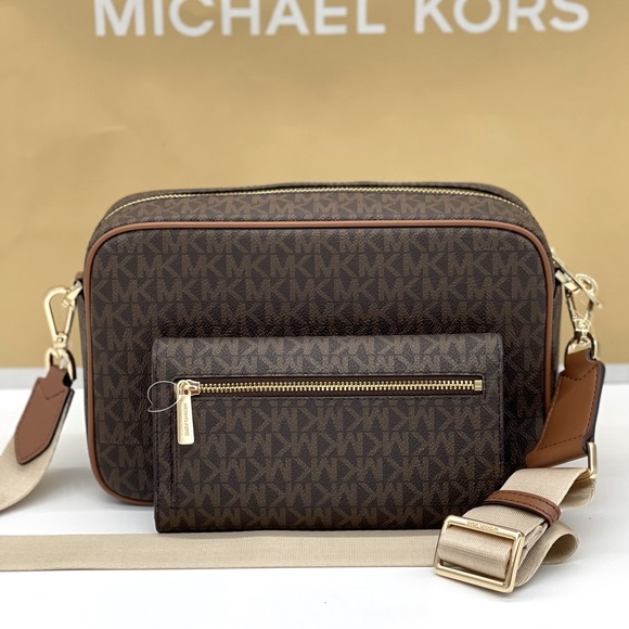 Michael Kors Kenly LG Pocket Xbody &Trifold Wallet - Picture 3 of 11